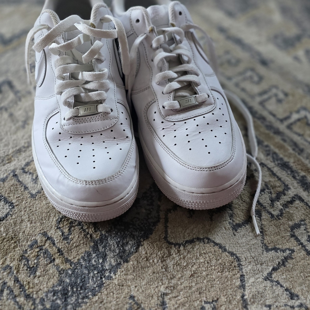 Nike White Men's Sneakers - Picture 2 of 5